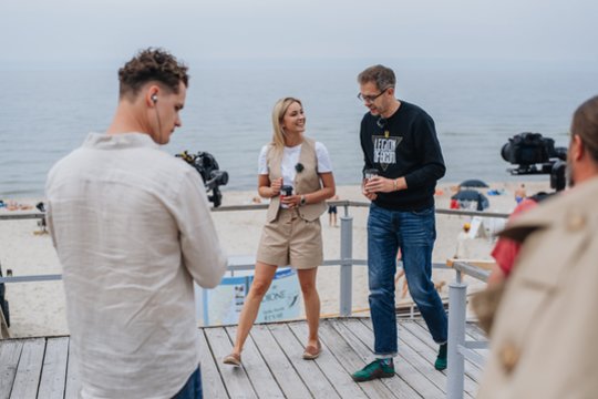 „Pokalbiai prie jūros“ sugrįžta: žinomi žmonės atskleis, kaip leidžia vasarą