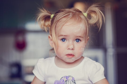 Per vakarienę – baisi tragedija: tėvų akivaizdoje mirė vyšnia užspringusi dvimetė