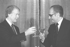 Netylant raginimams pakeisti Irano režimą – žvilgsnis atgal: kaip JAV pavyko tai padaryti Šaltojo karo metu