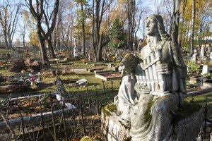 Šakių rajone kapinėse siautėjo vandalai, nuostolių suma – įspūdinga