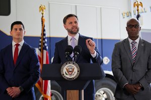 J. D. Vance'as: Los Andžele vis dar reikia karių