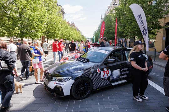 Pamatykite: „Aurum 1006 km lenktynių“ pristatyme – įspūdingi automobiliai