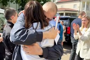 S. Cichanouskis paleistas į laisvę: politinis kalinys paliko Baltarusiją ir jau yra Vilniuje