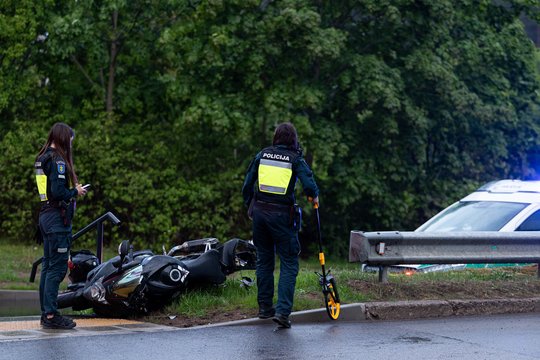 Tragiškos avarijos pasiglemžė dviejų motociklininkų gyvybes: vienam iš jų – vos virš 20