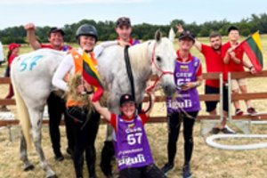 Europos ištvermės jojimo čempionate – užtikrintas lietuvės finišas: prireikė net 300 kg ledo