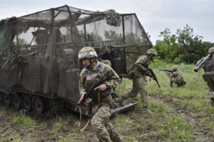 Rusija smogė Ukrainos poligonui, kuriame buvo kariai: pranešama apie žuvusius ir sužeistuosius