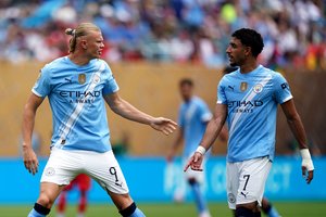 Be gailesčio: „Manchester City“ sutrypė JAE komandą