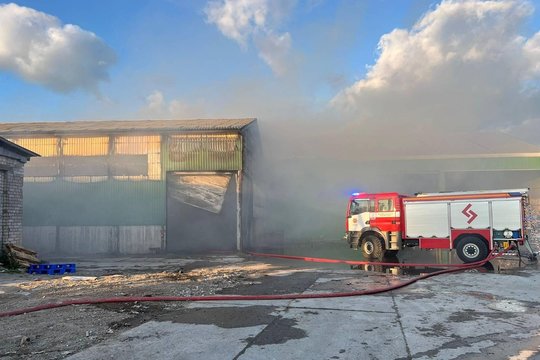 Savaitgalio nelaimės: degė kelios įmonės, nukrito sklandytuvas