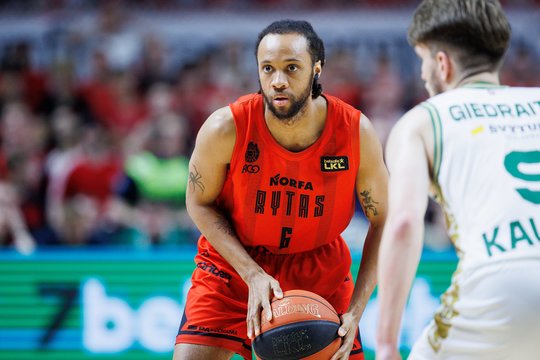 „Rytą“ paliekantis P. Jacksonas-Cartwrightas grįžta į Naująją Zelandiją