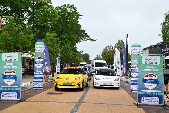 Laikaisi taisyklių – elektromobiliu važiuosi toli ir greitai: elektromobilių varžybų „Ignitis ON: atrask Baltijos pajūrį!“ dalyviai pritaria