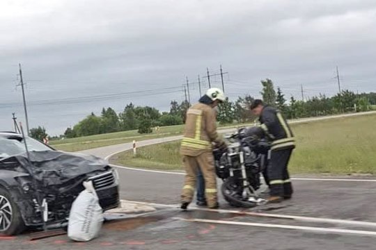 Ieškomas tragiškos avarijos kaltininkas, pražudęs jaunus klaipėdiečius: našlaičiais paliko tris mažamečius vaikus