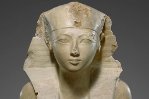 Mano išsiaiškinę, kodėl senovės Egipte buvo naikinamos legendinės valdovės statulos