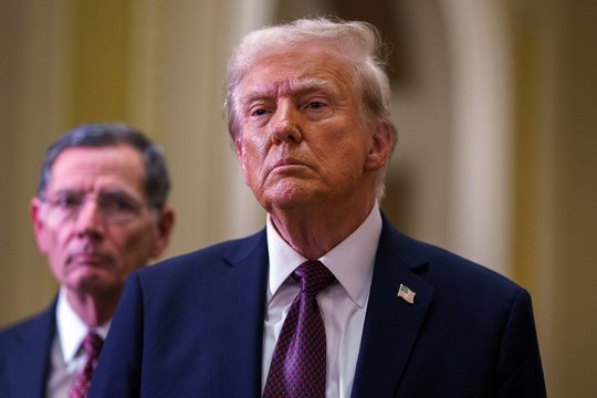 D. Trumpas sureagavo į nutrūkusias Irano ir Izraelio paliaubas: kaltina abi šalis