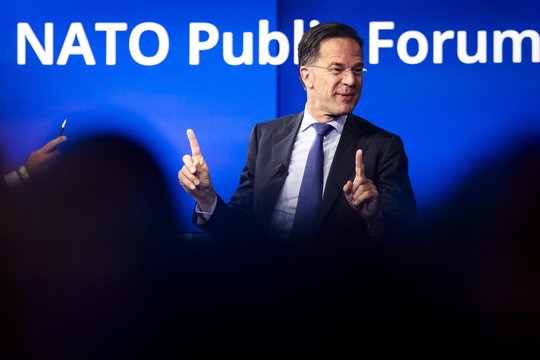 M. Rutte ragina skubiai didinti gynybos išlaidas: Rusijos ginklavimosi tempas – stulbinantis
