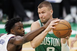 NBA sudrebino mainai: latvis K. Porzingis buvo išsiųstas į kitą komandą