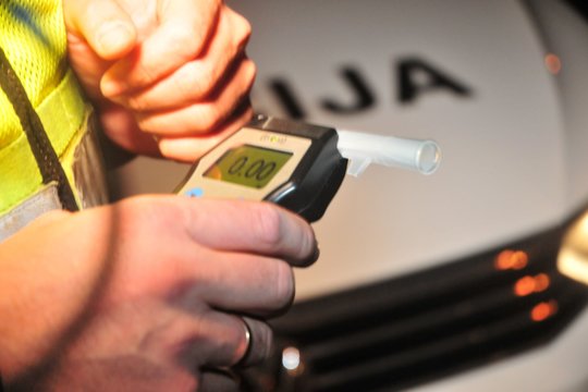 Šakių rajone vairuotojas į alkoholio matuoklį įpūtė 4,27 promilių
