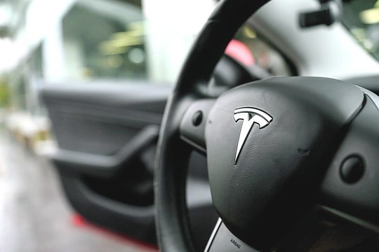 „Tesla“ pardavimų apyvarta Europoje gegužę smuko toliau