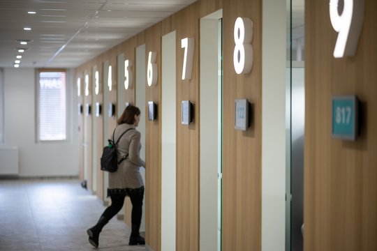 Tyrimas: 8 iš 10 medikų nesutinka, jog Ligonių kasos sudarant sutartį prioritetą skirtų valstybinėms gydymo įstaigoms