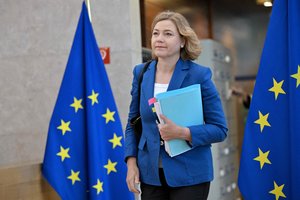 EK pirmininkės pavaduotoja – apie interneto apsaugą: žada kovą su socialinių tinklų algoritmais