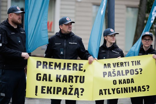 Pikete pareigūnai lieja pyktį: šios Vyriausybės dėmesys viešajam saugumui – nulinis
