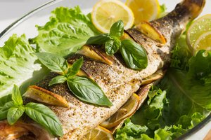 Nepaprastai lengvas ir taupus būdas paruošti lašišą: tiks maltinukams, salotoms, makaronams