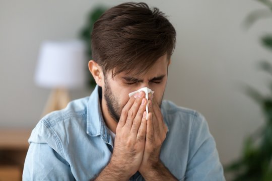 Peršalimas vasarą: vaistininkė išvardijo, kokių klaidų nedaryti