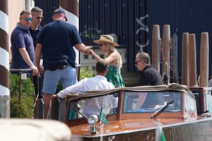 Prieš prabangias vestuves – J. Bezoso ir L. Sánchez vizitas Venecijoje: atskrido privačiu sraigtasparniu