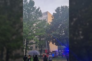 Kauno daugiabučio balkone kilo gaisras – teko evakuoti gyventojus