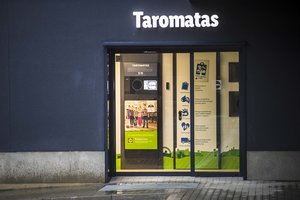 Vasarą į taromatus grąžinama dvigubai daugiau taros: Lietuvos gyventojai užstatą ne tik pasiima, bet ir aukoja