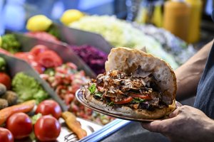 Netradicinis atsiskaitymo būdas: pinigų neturėjęs vyras už kebabą mėgino sumokėti pavogtu dviračiu