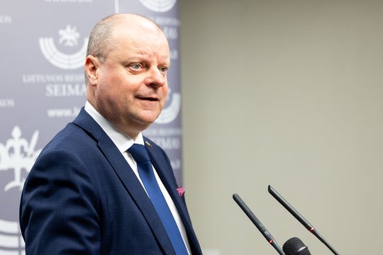 Po Seimo sprendimo dėl „čekutininkams“ palankių pataisų, S. Skvernelis tikina – buvo išprievartautas Statutas