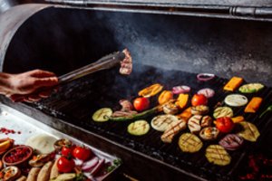 Grilio patiekalų mėgėjai žino, koks svarbus marinatas, tačiau sėkmė slypi ne tik jame – štai, ką primena ekspertai