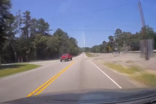 JAV užfiksavo neeilinį reginį: dangų nušvietė meteoras