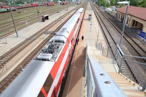 Po bilietų patikros – kraupi tragedija: netoli Klaipėdos žuvo iš keleivinio traukinio iššokęs žmogus