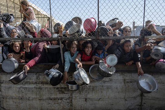 „Jie buvo nužudyti dėl nieko“: pranešama, kad Izraelio kariams buvo įsakyta šaudyti į pagalbos laukiančius palestiniečius