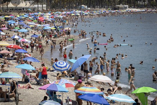 Europą kepina pirmoji vasaros karščio banga: kai kur karštis pasieks net 42 laipsnius