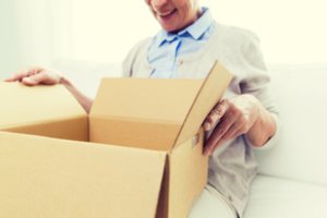 Lietuvė į gimtinę iš Amerikos atsiuntė neįkainojamų dovanų: kruopščiai kaupė, kol surinko apie 165 kilogramų