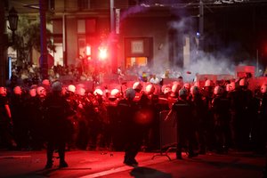 Belgrade reikalaudami naujų rinkimų į gatves išėjo 140 000 žmonių