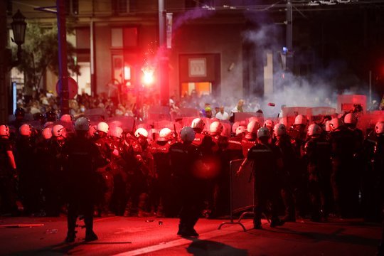 Belgrade reikalaudami naujų rinkimų į gatves išėjo 140 000 žmonių