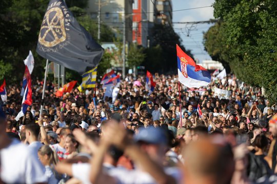 Belgrade – tūkstantinis protestas: reikalauja, kad populistinė valdžia surengtų pirmalaikius rinkimus