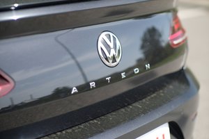 „Volkswagen“ planuoja didinti investicijas į JAV elektromobilių gamintoją 