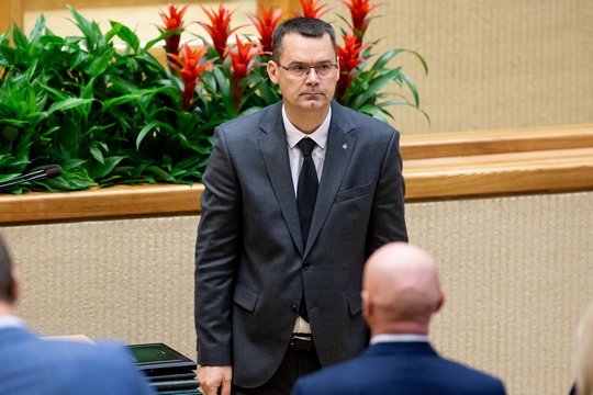 Desovietizacijos komisijos atsistatydinimo raštą gavęs D. Jakavičius konsultuosis su teisininkais