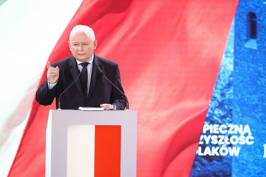 J. Kaczynskis perrinktas Lenkijos „Teisės ir teisingumo“ partijos pirmininku