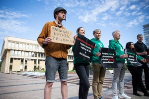 Šalia Seimo – protestas dėl atsakomybės švelninimo „čekutininkams“: šiai daugumai gėda yra svetimas jausmas