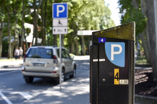 Nuo antradienio sostinės centre statantiems automobilį teks pakratyti kišenes: brangsta parkavimas