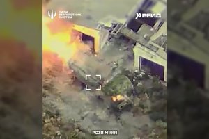 Įspūdingas sprogimas: ukrainiečiai sunaikino retą Šiaurės Korėjos karo mašiną