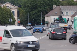 Gatvių remonto darbai vairuotojams kelia nuostabą: kai kur keičia geros būklės asfaltą