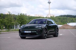 2025 m. „Porsche Macan“ testas: kaip priaugus pusę tonos išlikti sportiškam