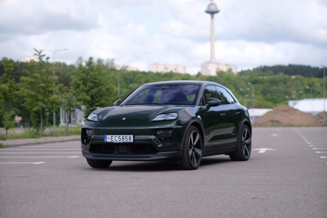 2025 m. „Porsche Macan“ testas: kaip priaugus pusę tonos išlikti sportiškam 