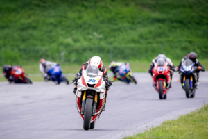 Įtemptas ketvirtasis plento žiedo etapas Latvijoje – vis stabiliau įsitvirtinantys lyderiai ir pagerinti asmeniniai trasos rekordai